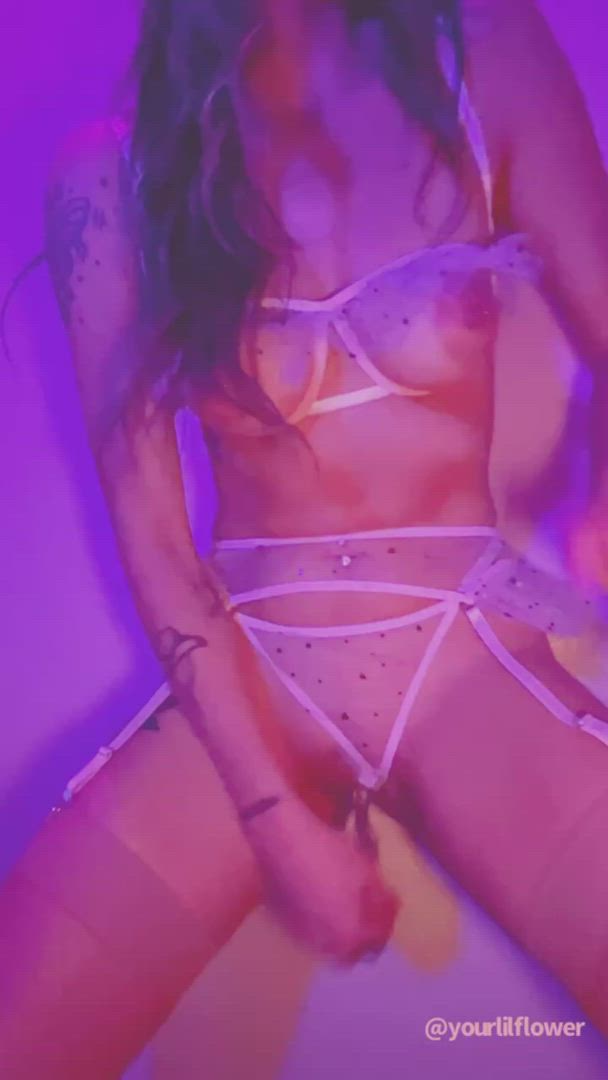?? Lizzy ?? <strong>@yourlilflowerof</strong> in porn video