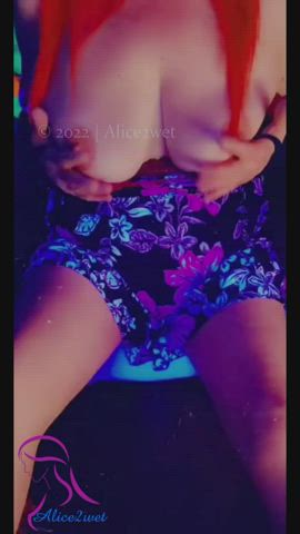 2wetAlice <strong>@alice2wet</strong> in big natural tits nipple play jiggling fansly boobs milf porn video