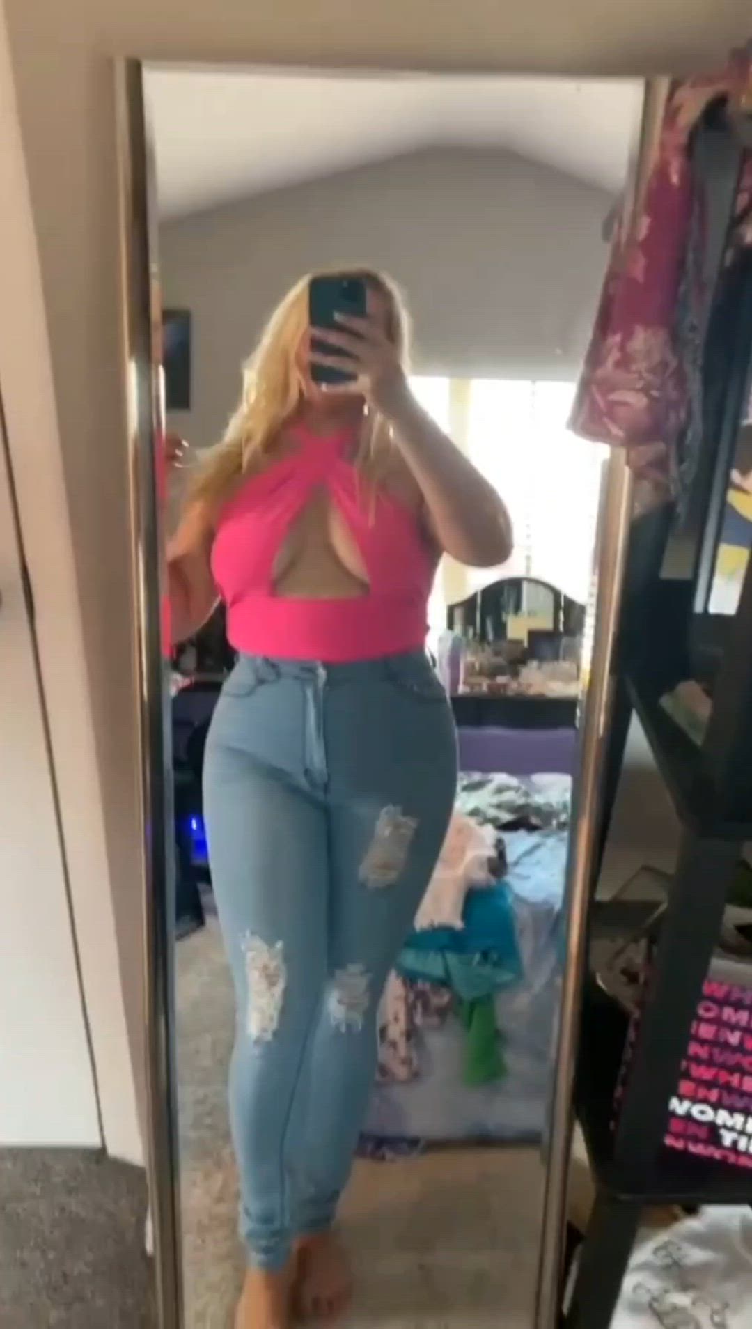 Alexxxprincesss <strong>@alexxxprincesss</strong> in r/tributeme downblouse big tits cleavage onlyfans big ass blonde selfie pawg porn video