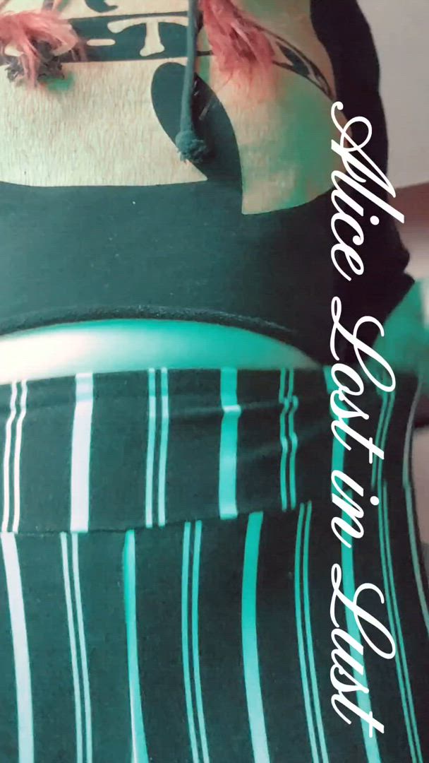 Alicelostinlust <strong>@lost.in.wonderandlust</strong> in belly button onlyfans petite porn video