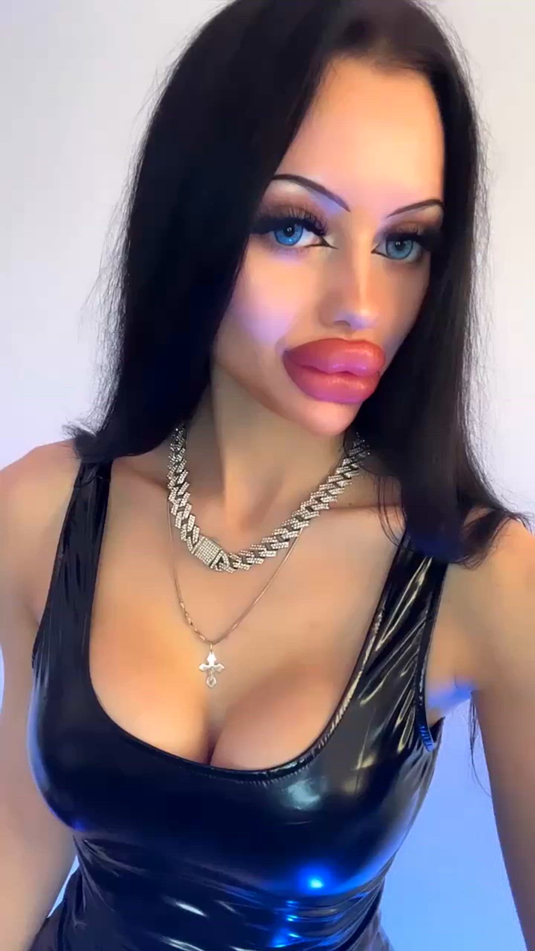 AlisonBeth <strong>@allison_alis</strong> in bimbofication big tits latex porn video