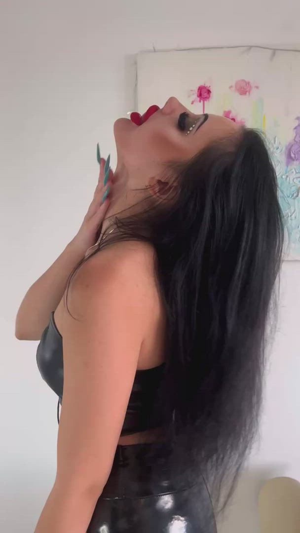 AlisonBeth <strong>@allison_alis</strong> in high heels fetish latex porn video