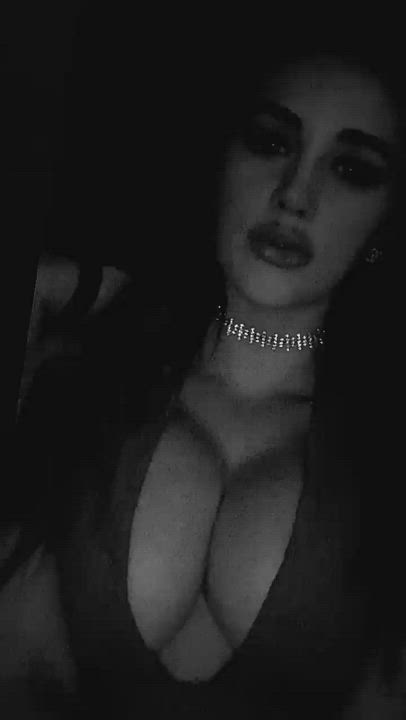 Ambergoeswild <strong>@ambergoeswildd</strong> in big tits boobs lips porn video
