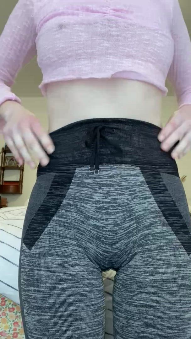 Amberwavesofred <strong>@amberwavvesofrred</strong> in erect nipples yoga pants camel toe onlyfans amateur fitness redhead porn video