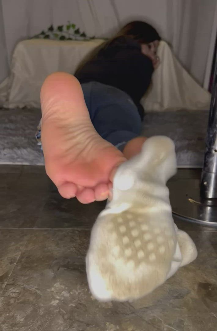 Angelicsexqueen777 <strong>@angelicsexqueen</strong> in cum fetish licking on sucking feet socks pov porn video