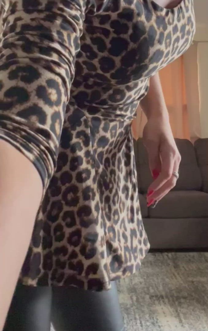 Annapetite4u <strong>@hawkeye_cutie</strong> in ass spread leather booty porn video