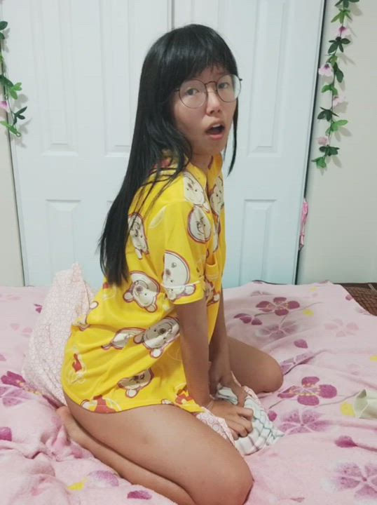 April ? <strong>@smitteniskitten</strong> in porn video
