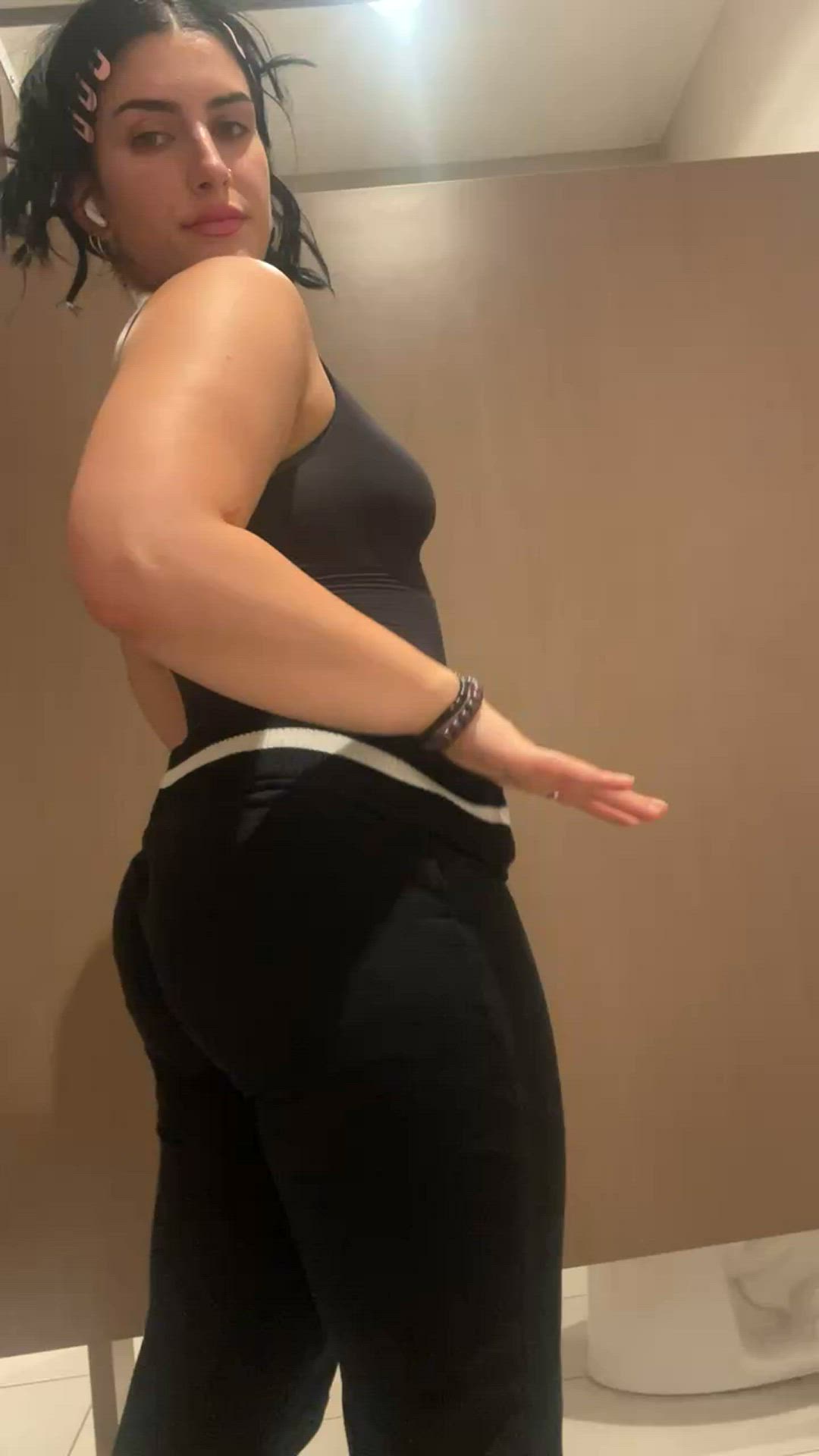 Aquariusqwueen <strong>@aquariusqwueen</strong> in porn video