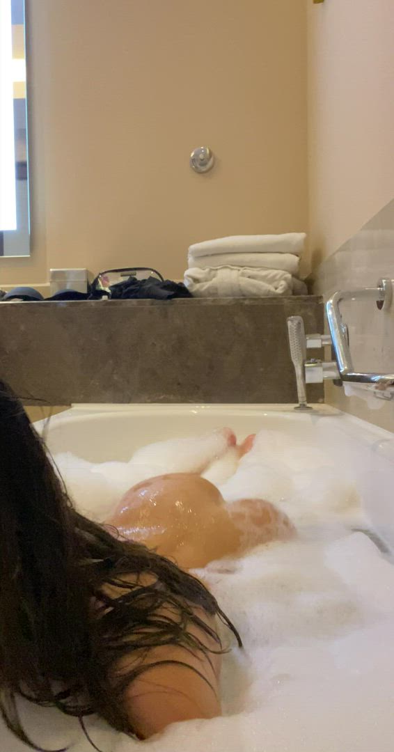 Arabrachelaamer <strong>@rachelaamer1</strong> in bending over bubble butt bathtub erotic naked ass porn video