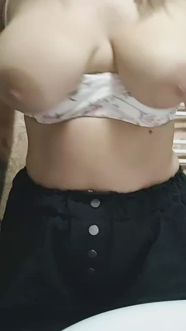 Barbara Diaz <strong>@barbaradiaz699</strong> in big bouncing tits amateur porn video