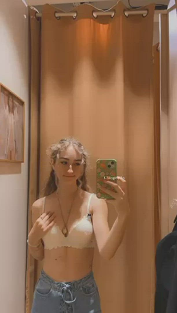Bbygirljules  <strong>@bbygirljules</strong> in fitting room flashing outdoor porn video