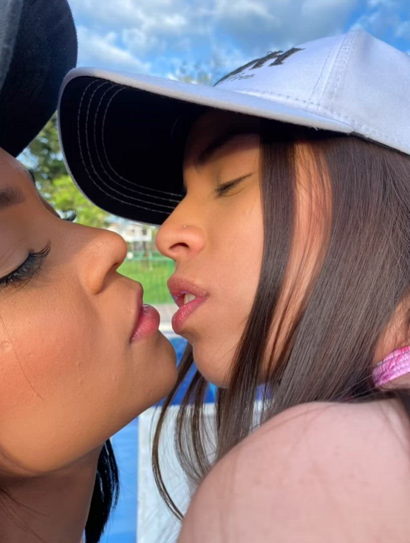 Bestie4ever <strong>@bestie4life</strong> in porn video