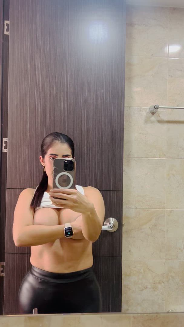 Bianca ?  <strong>@friendlymuscle</strong> in muscular milf latina porn video