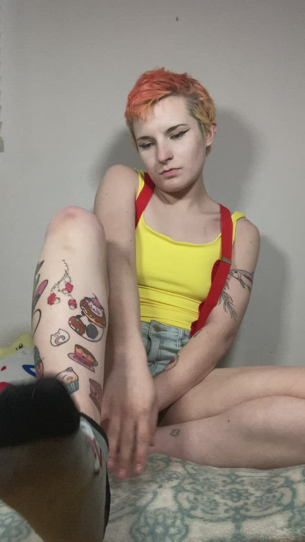 Bidaily (Gwen) <strong>@bidaily666</strong> in fetish feet short hair cosplay petite tattoo nerd porn video