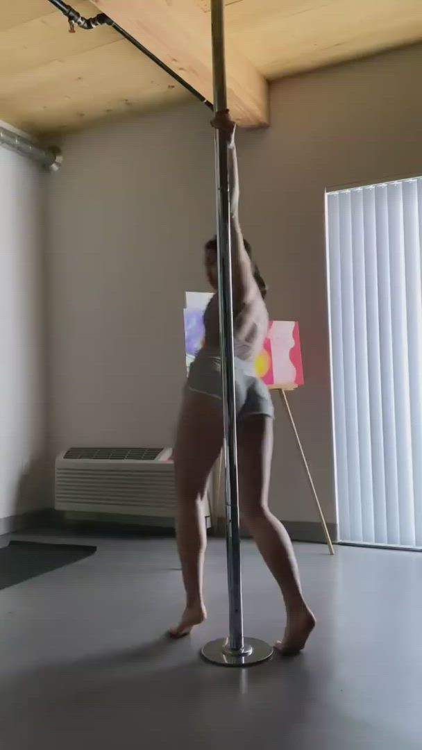 Brickedup420 <strong>@stonenbone420</strong> in r/asiansgonewild pole dance filipina porn video
