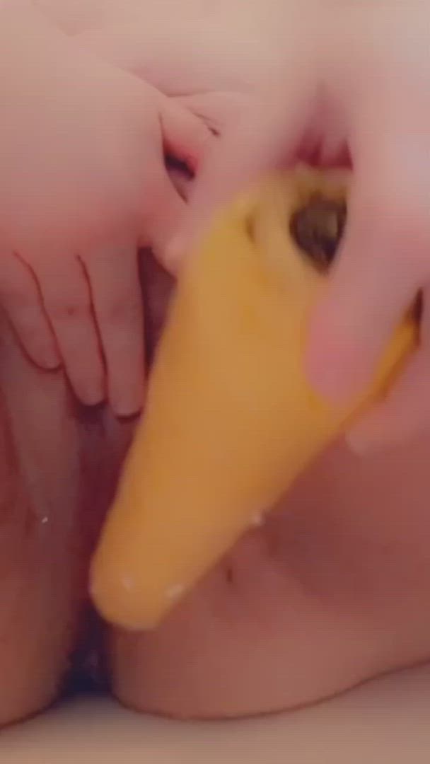 Brindybee <strong>@brindyb</strong> in porn video