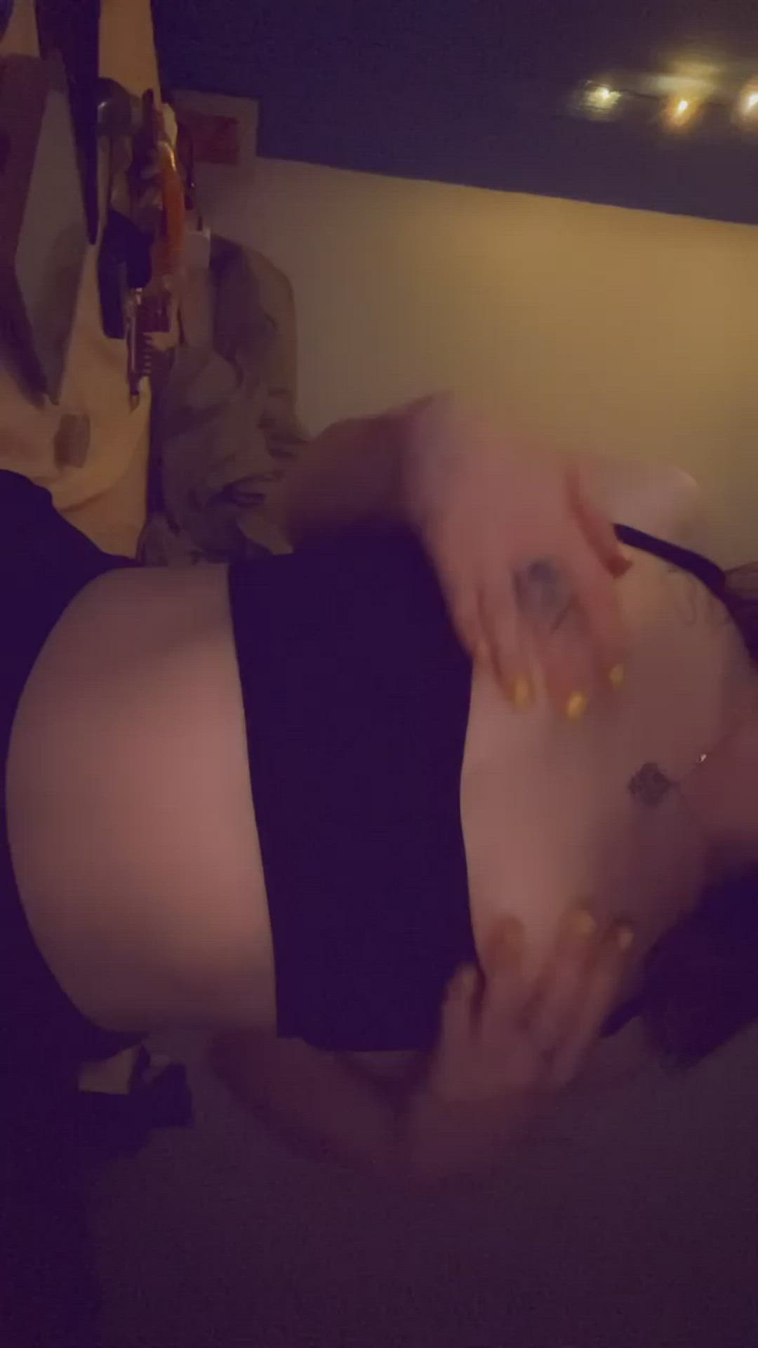 Bumblebea98 <strong>@el_bea123</strong> in natural tits boobs cock porn video