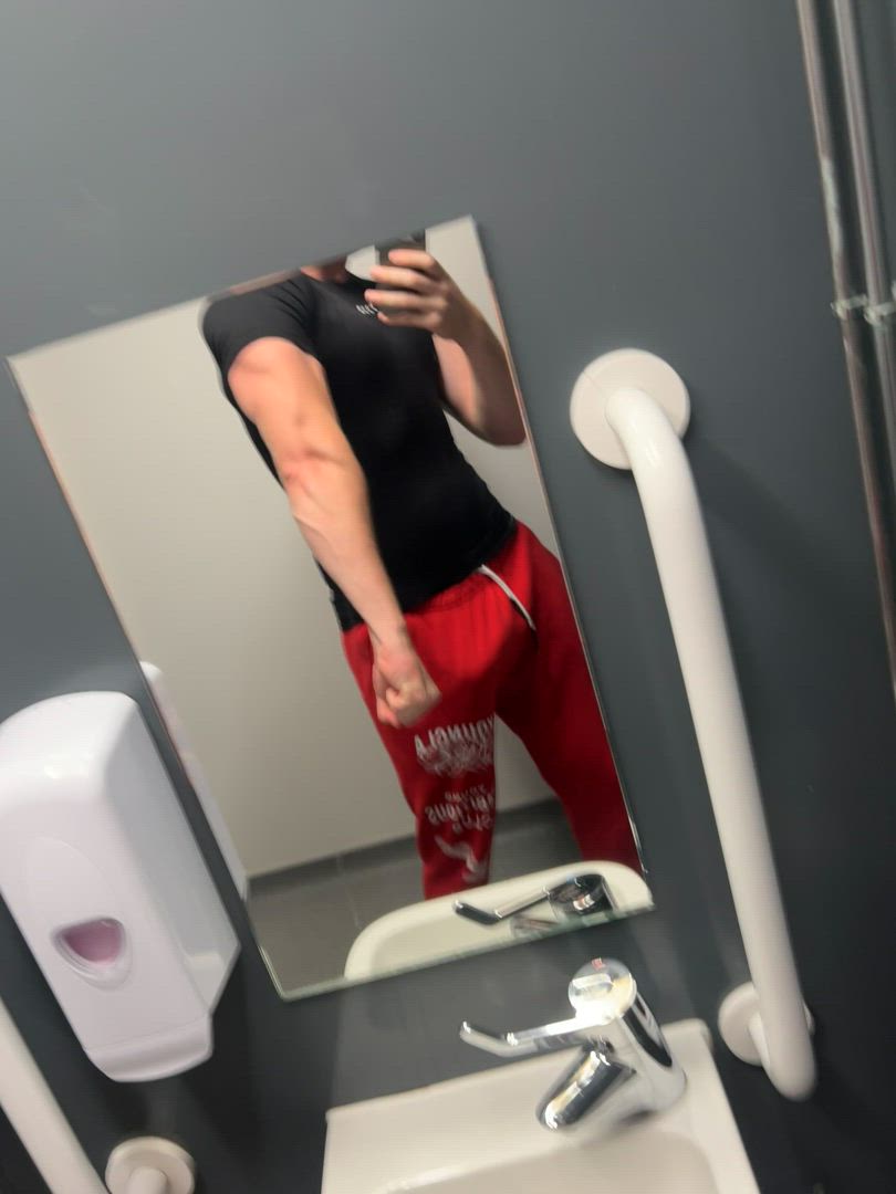 Bwcxxl <strong>@bwcxxl</strong> in monster cock big dick bulge bwc gay gym porn video