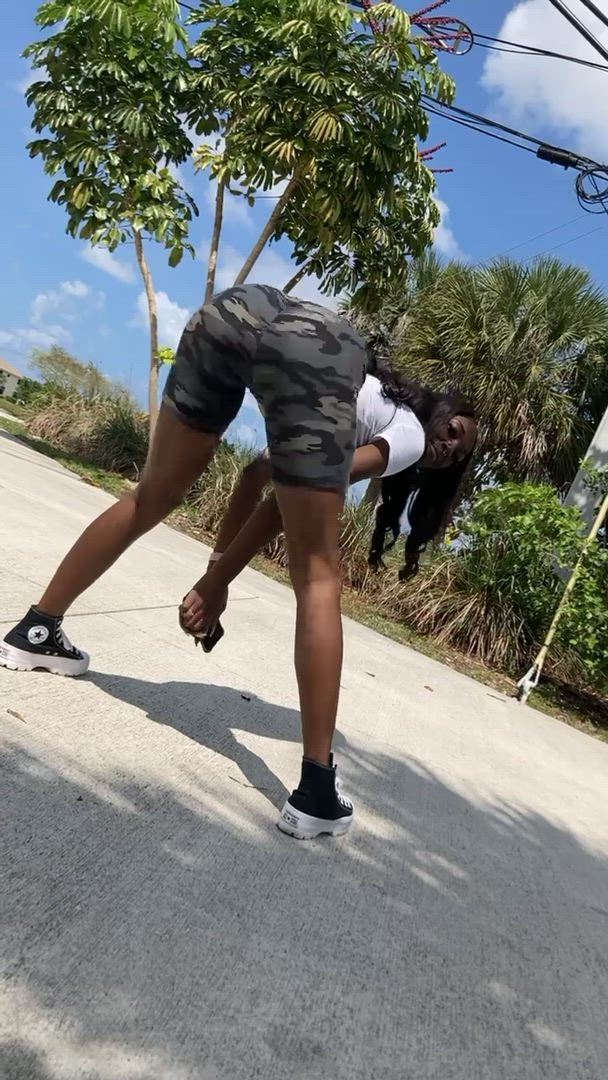 Callsuzie <strong>@call_suzie</strong> in african american bending over clapping ass twerking shaking booty ebony model porn video