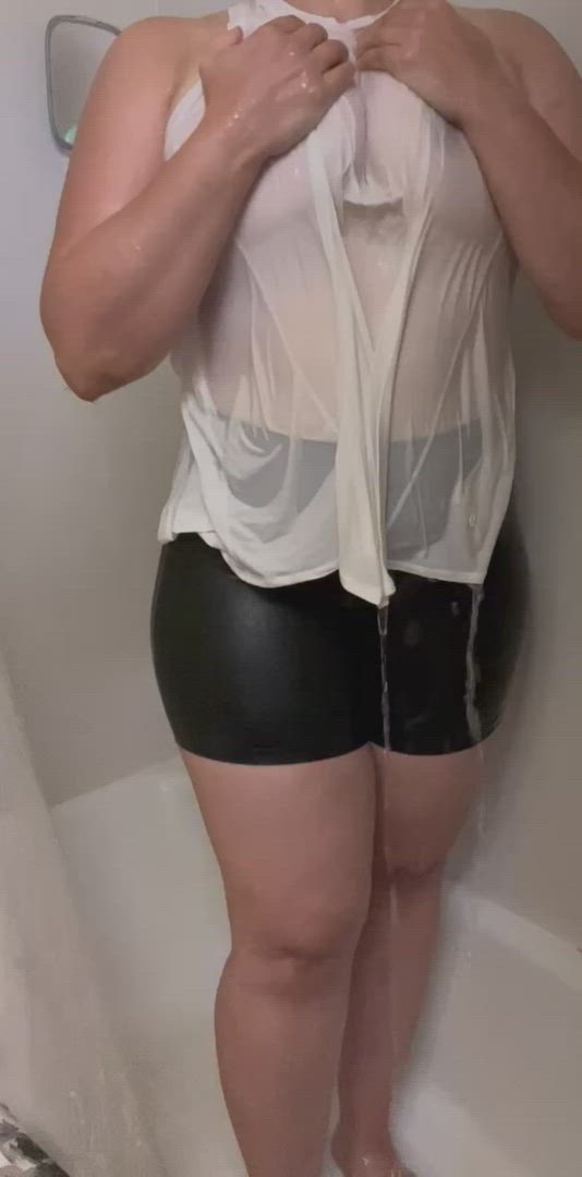 Coco55 <strong>@itselliebvip</strong> in yoga pants shower wet porn video