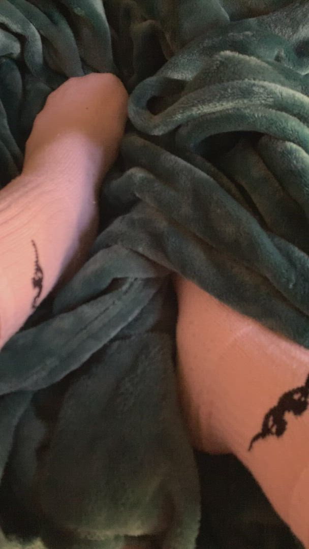 Cootsyfootsy <strong>@cootsyfootsy</strong> in fetish licking worship foot cum on sucking feet footjob porn video