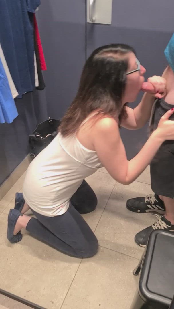 CuteAssNerdyGirl <strong>@cuteassnerdygirlvip</strong> in dressing room amateur blowjob porn video