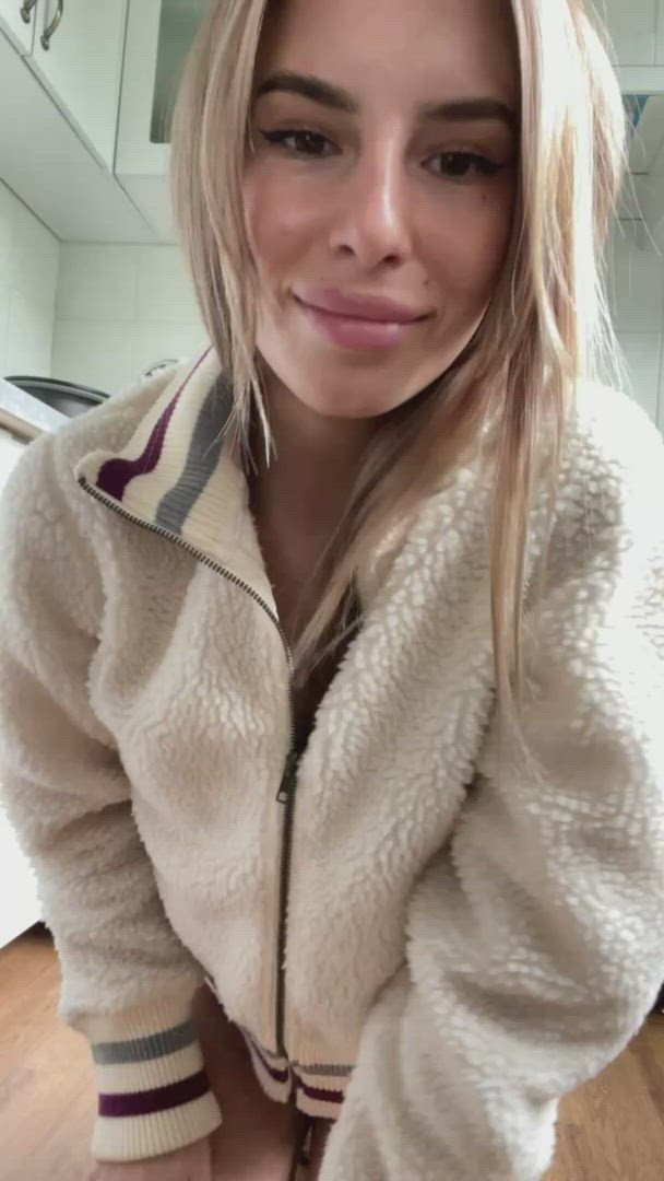Cutiecherrygirl <strong>@krisblow</strong> in porn video