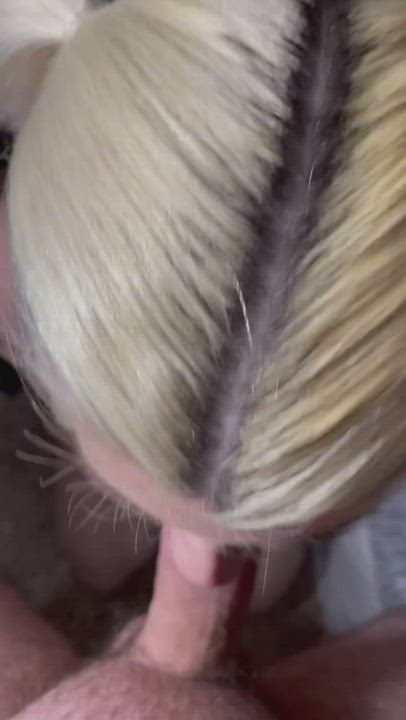 Blowjob porn video with onlyfans model DaddynPaisley <strong>@sunshinepaisley1104</strong>