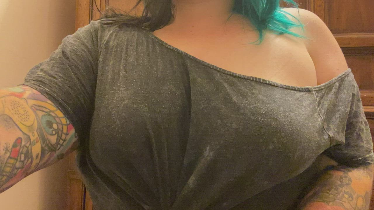 Dahlia  <strong>@dahliassecretxo</strong> in nipple piercing bouncing tits perky porn video