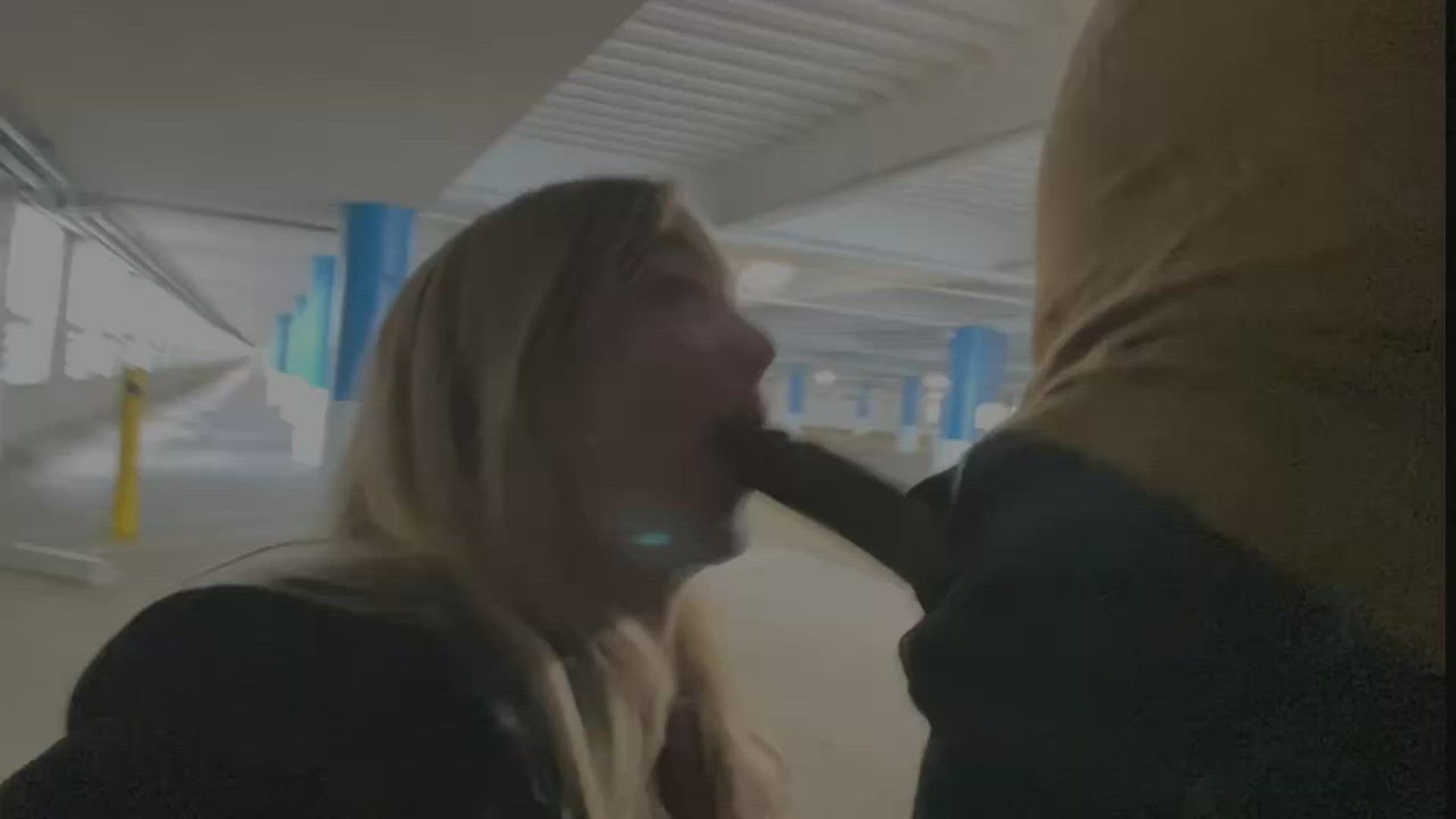 Dahliaray <strong>@dahlia_ray</strong> in r/caughtpublic amateur blowjob porn video