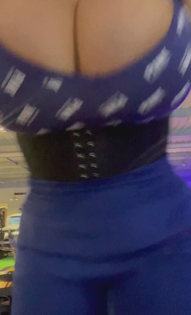 Danni Levy <strong>@dannilevy</strong> in big huge tits amateur gym porn video