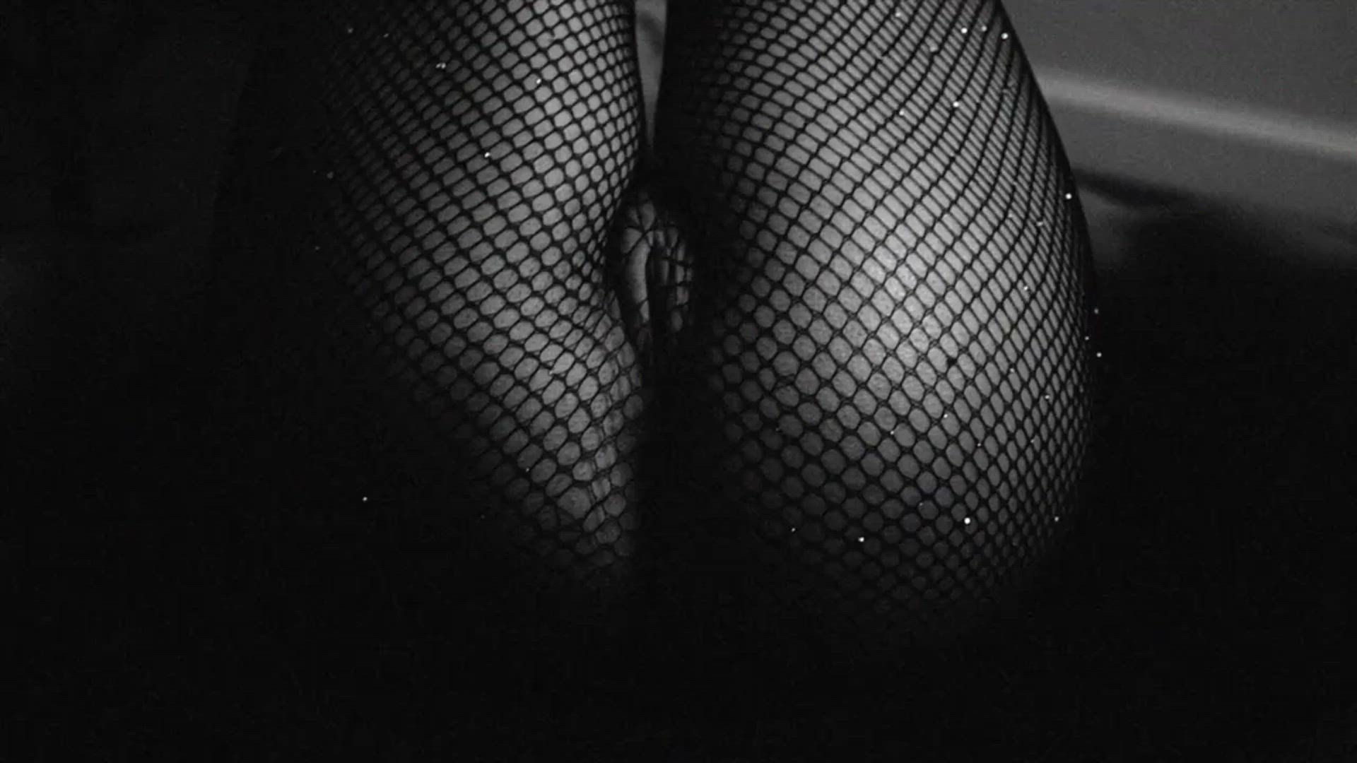 DevahlMayCare <strong>@devahlmaycare</strong> in lips shaved spread tight pussy nofacegirl fishnet porn video