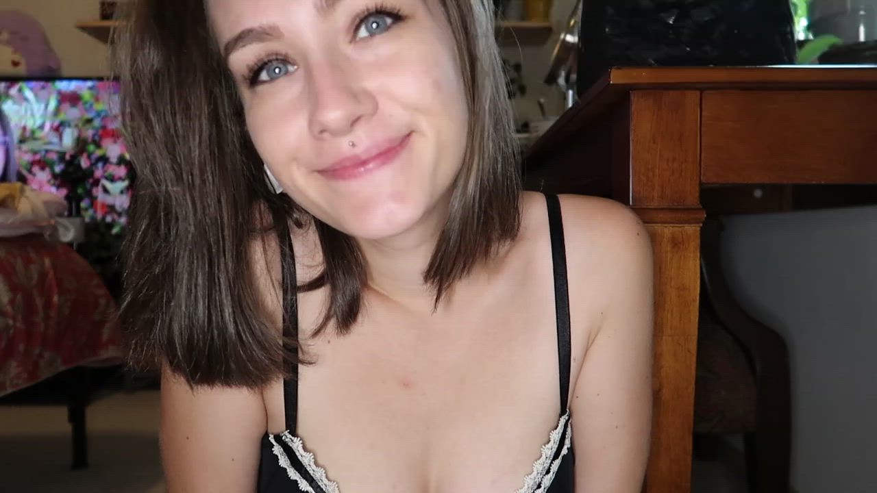 Divine babe <strong>@divinebabexx</strong> in porn video
