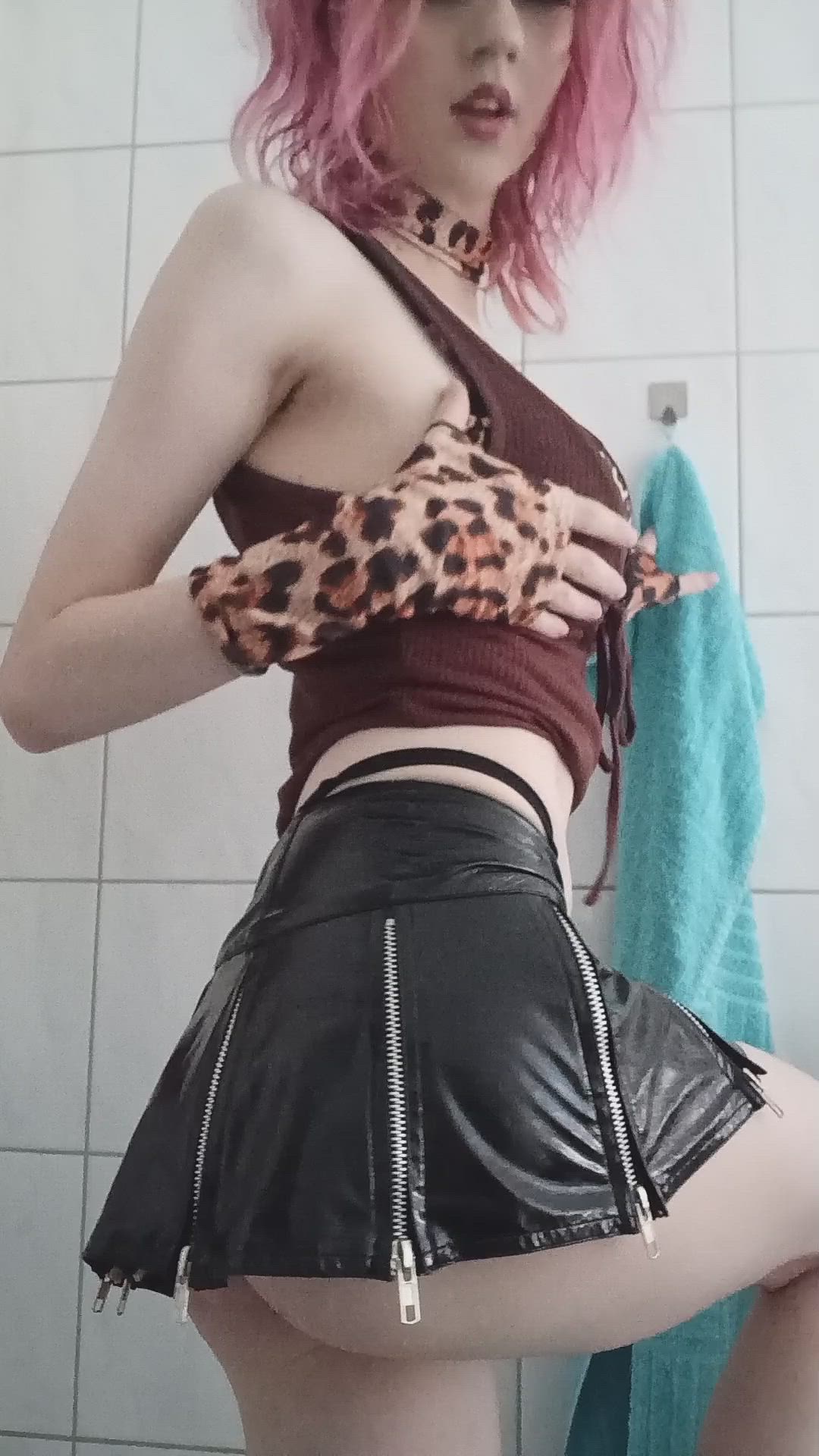 Eddylemeddy <strong>@lemonjuiced</strong> in 2000s porn r/catgirls cleavage leather boobs egirl porn video