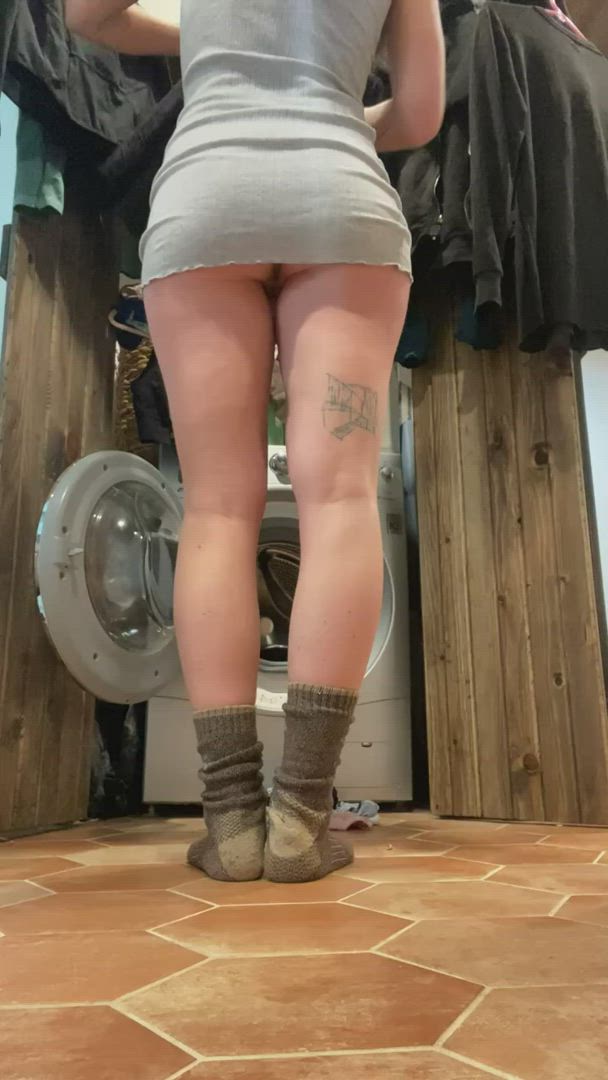 Elise <strong>@maiziemay</strong> in laundry room hidden cam brunette flashing porn video