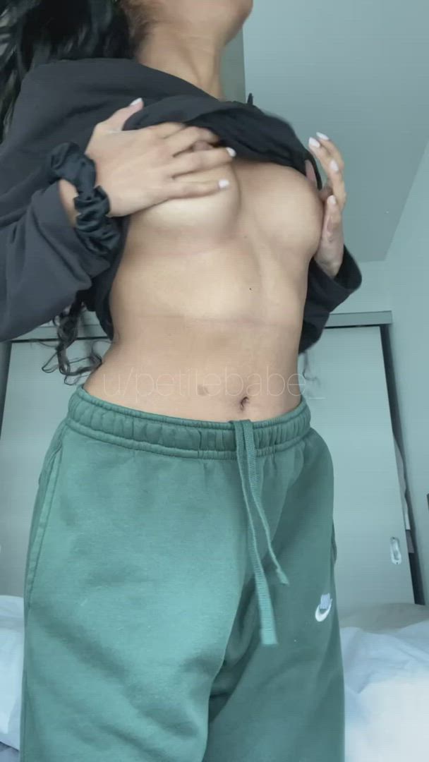 Ella <strong>@petitebabexo</strong> in erect nipples natural tits nipple play porn video