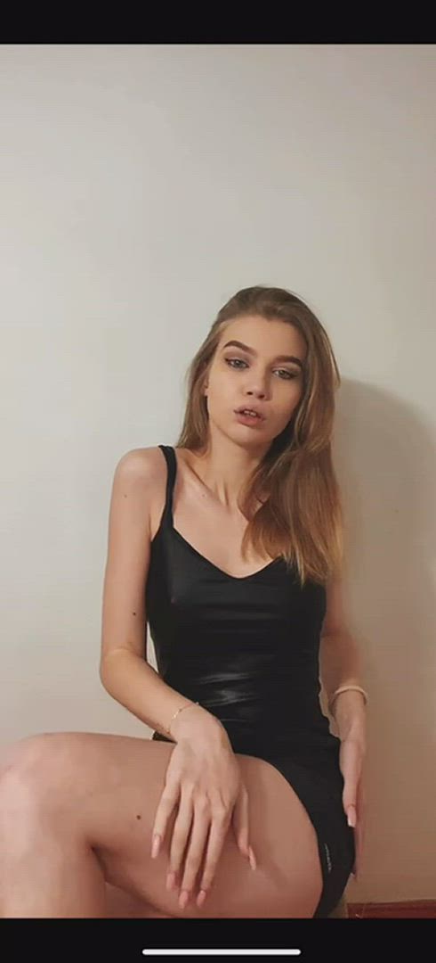 EllaBunny420 <strong>@ellabunnyvip</strong> in fetish foot footjob porn video