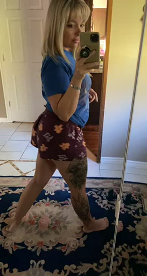 Elle  <strong>@elle_loren</strong> in porn video