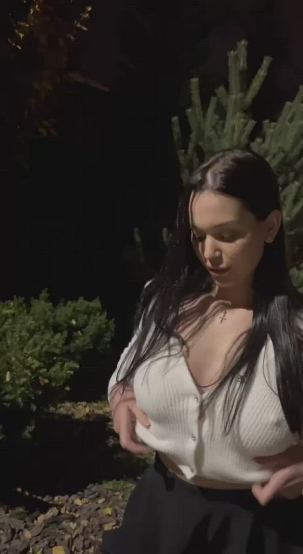 Ellieangel <strong>@ellie_angell</strong> in exhibitionist 20 years old porn video