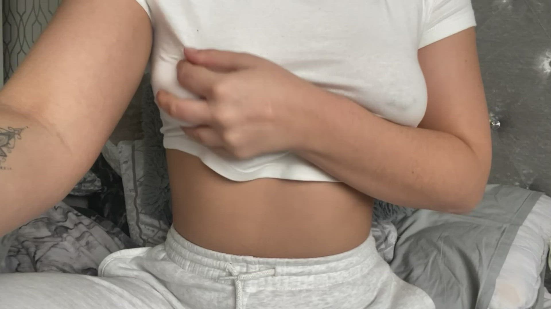 Ellss19 <strong>@ells321</strong> in big bouncing tits pierced boobs porn video