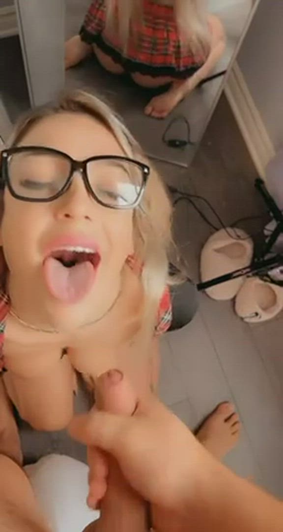 <strong>@elypeachie</strong> in porn video