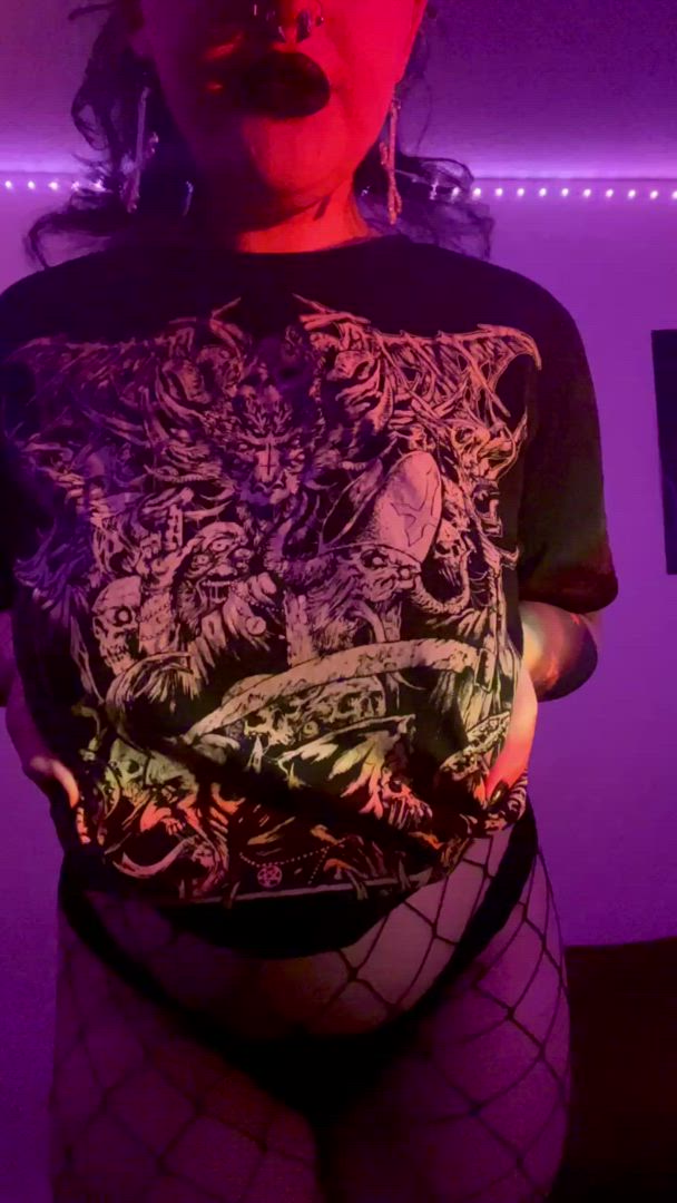Emeraldmorgue <strong>@emeraldmorgue</strong> in big bouncing huge natural tits sp00kytitties titty drop onlyfans goth solo porn video