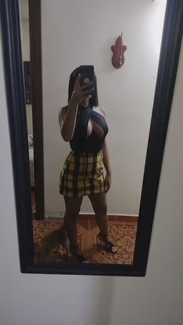Emilylia <strong>@emily-lia</strong> in dressing room porn video