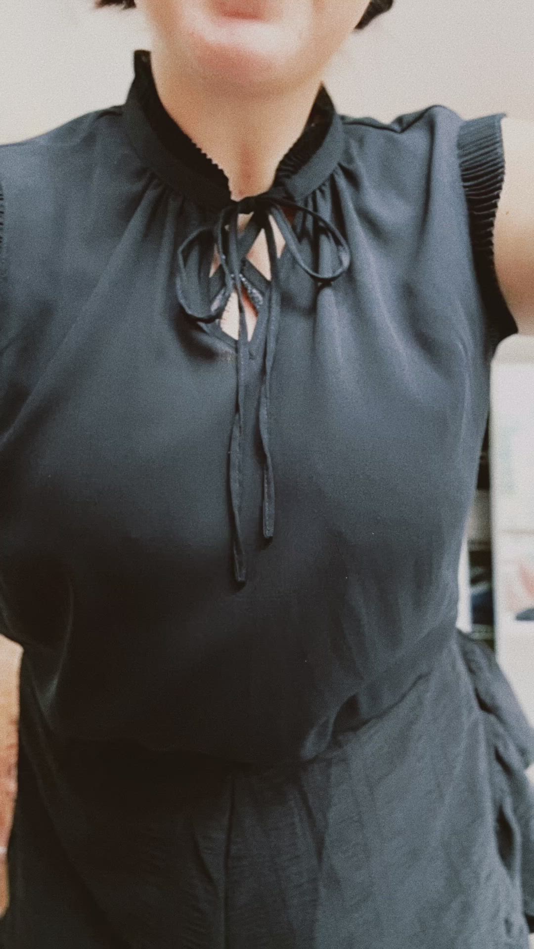 Emma <strong>@emmanextdoor</strong> in big natural tits boobs porn video