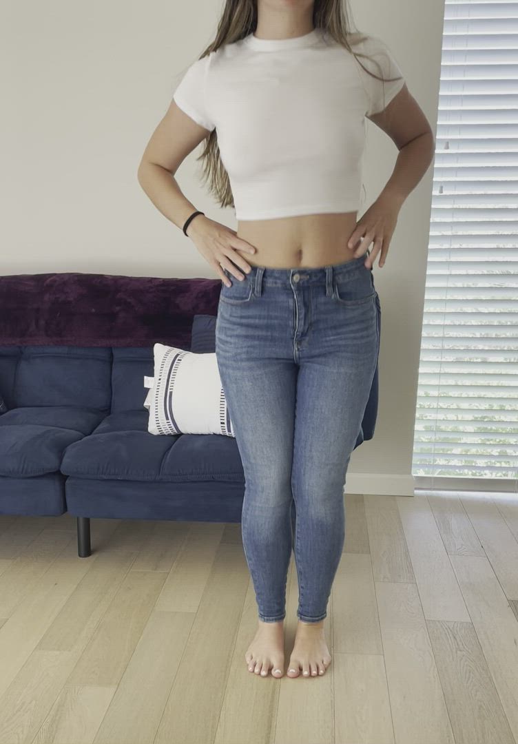 Emma Shared <strong>@emmashore</strong> in bouncing tits petite jeans porn video