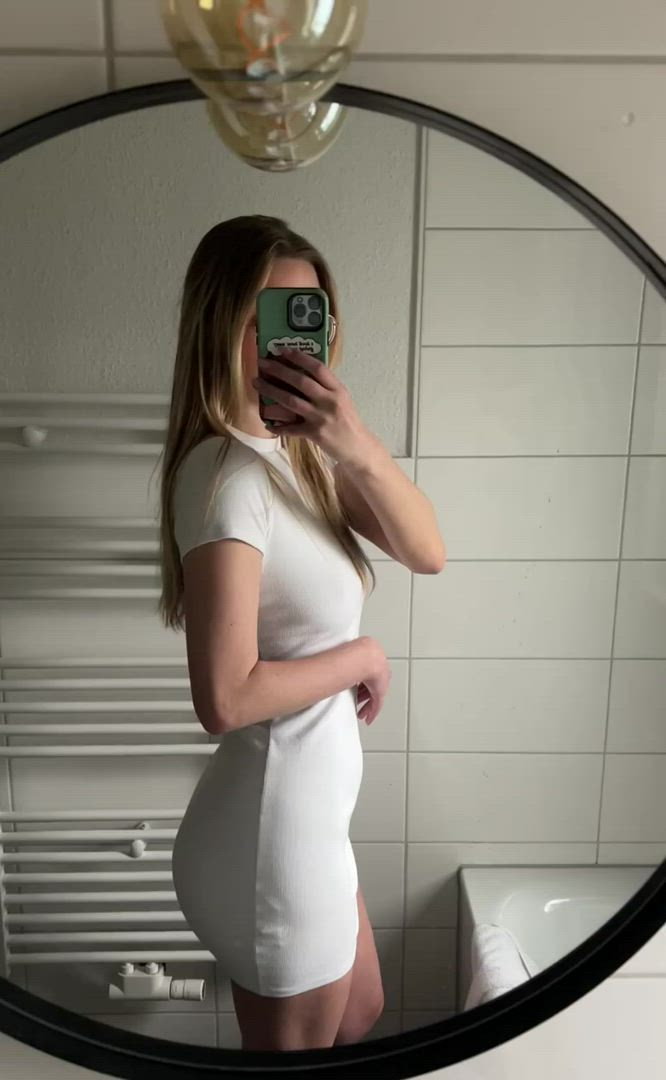 Emma666xx <strong>@emmasdiary</strong> in porn video