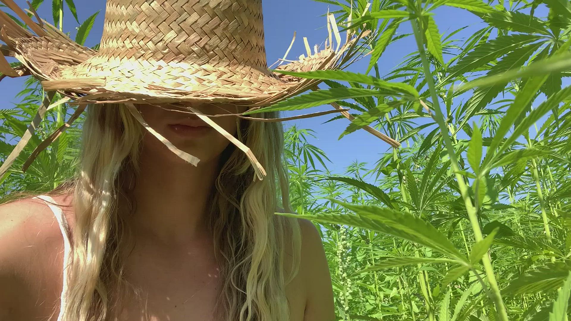 Emma666xx <strong>@emmasdiary</strong> in porn video