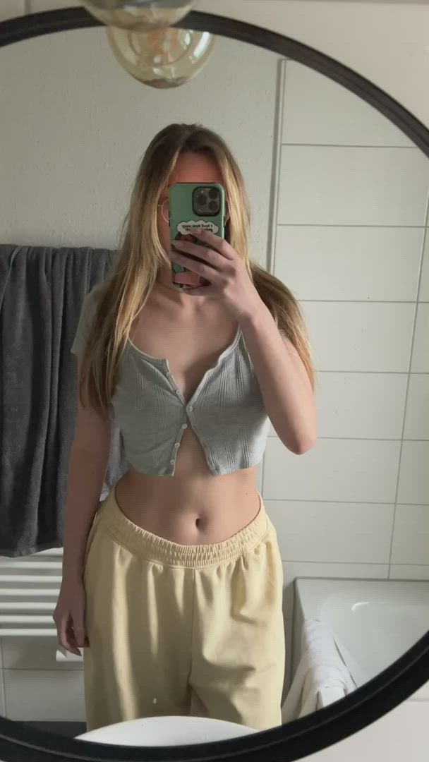 Emma666xx <strong>@emmasdiary</strong> in porn video