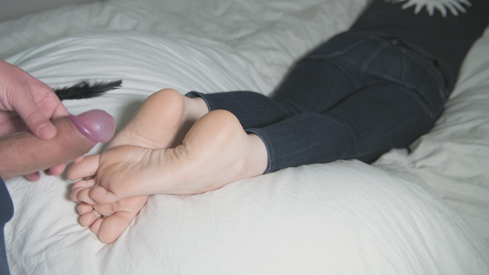 Evie and Wren <strong>@evieandwren</strong> in cum fetish on feet fetish foot tickling footjob porn video