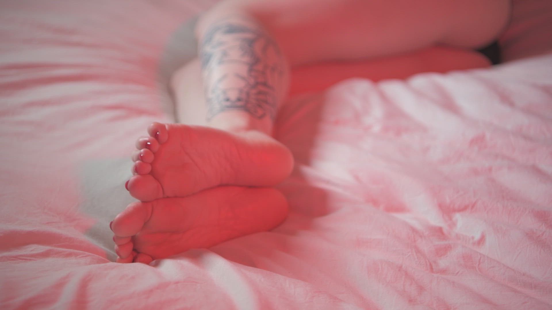 Evie and Wren <strong>@evieandwren</strong> in fetish feet fetish foot footjob porn video
